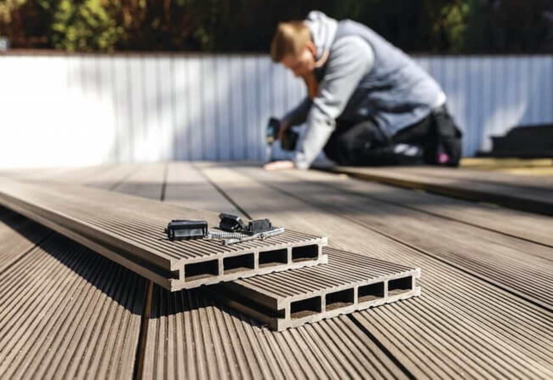 Egyéb kültéri és beltéri padlóburkolatok