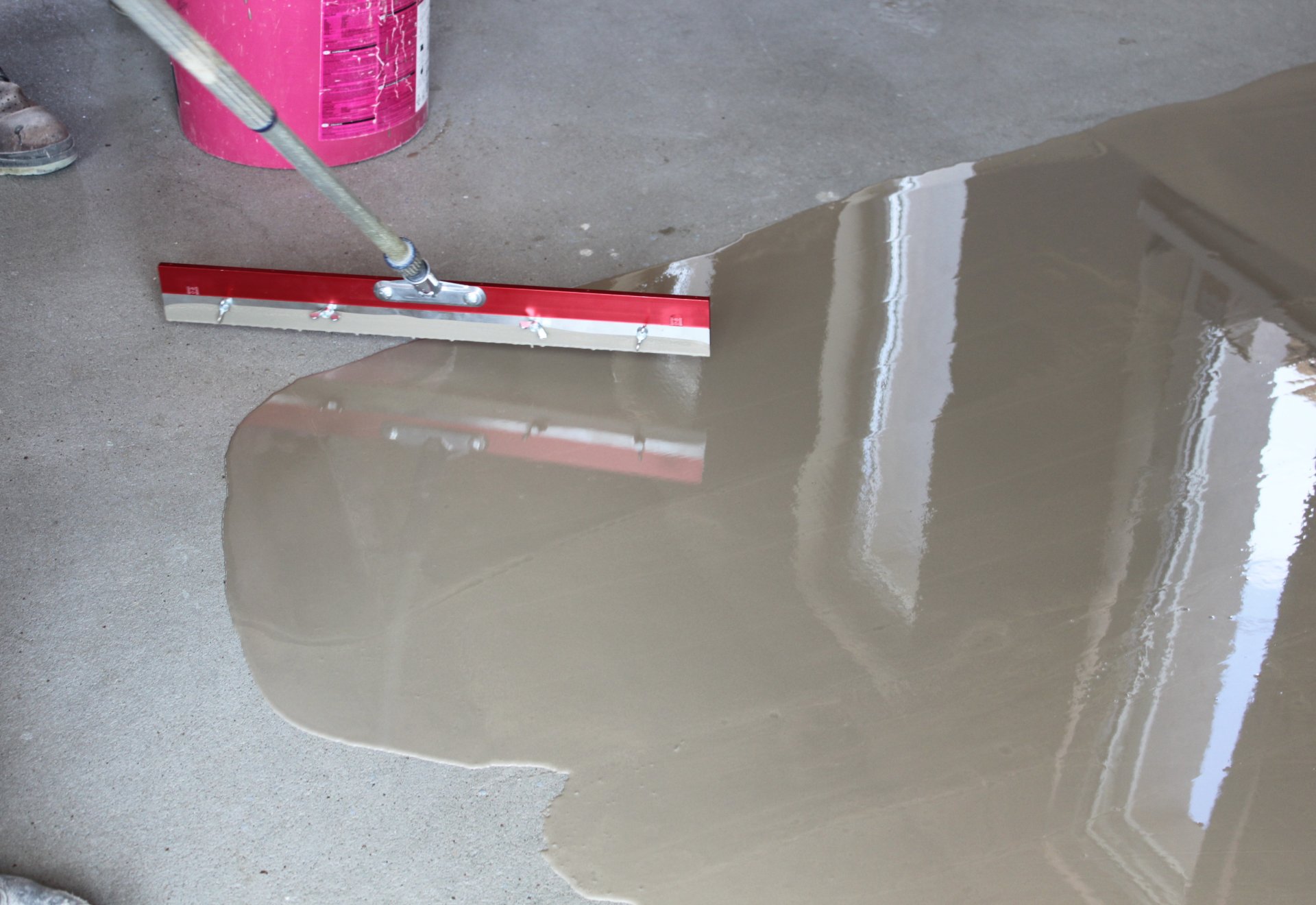 Aljzatkiegyenlítők, aljzatjavítók és betonalapozók 