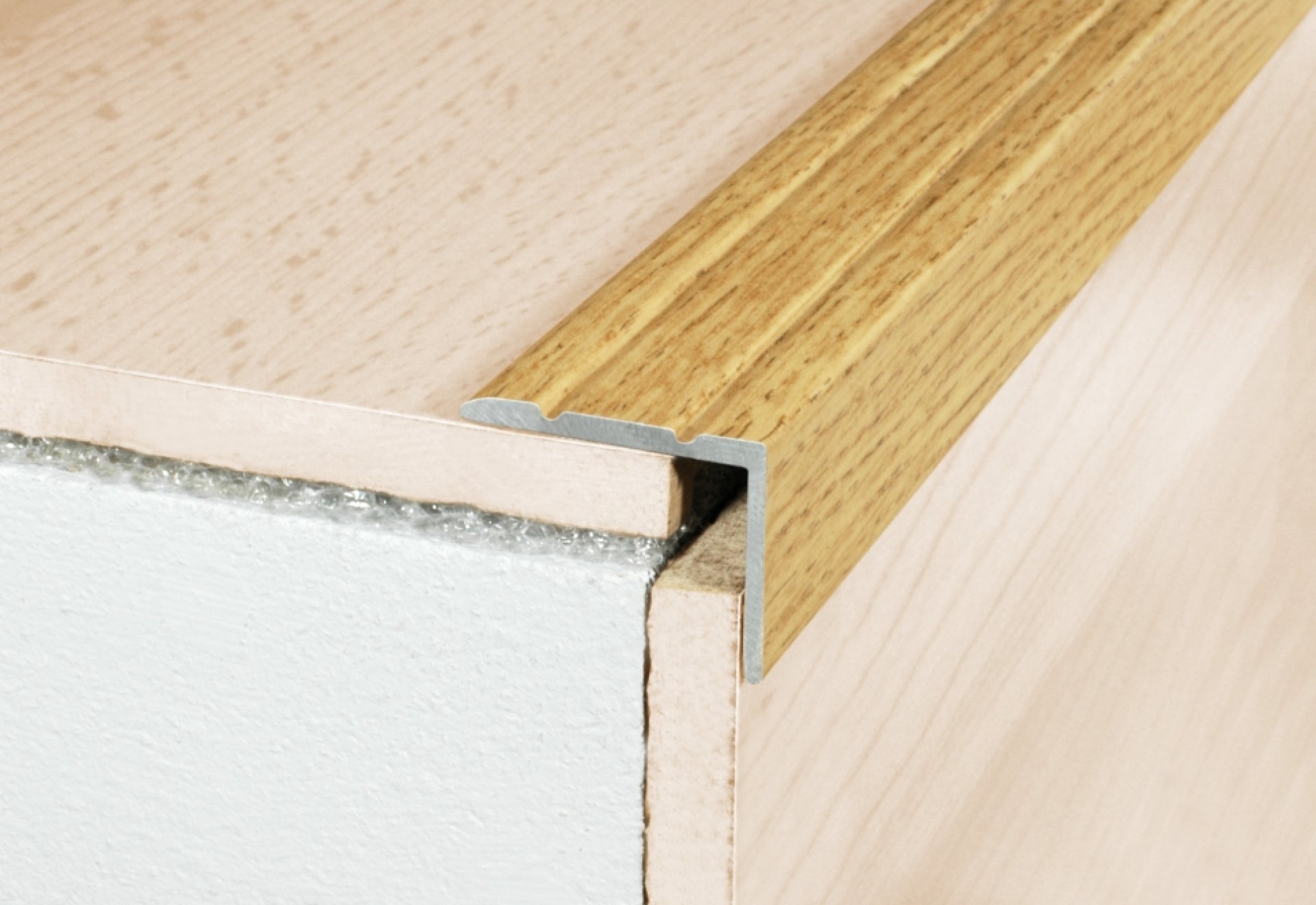 Élvédő sínek, burkolatzáró elemek