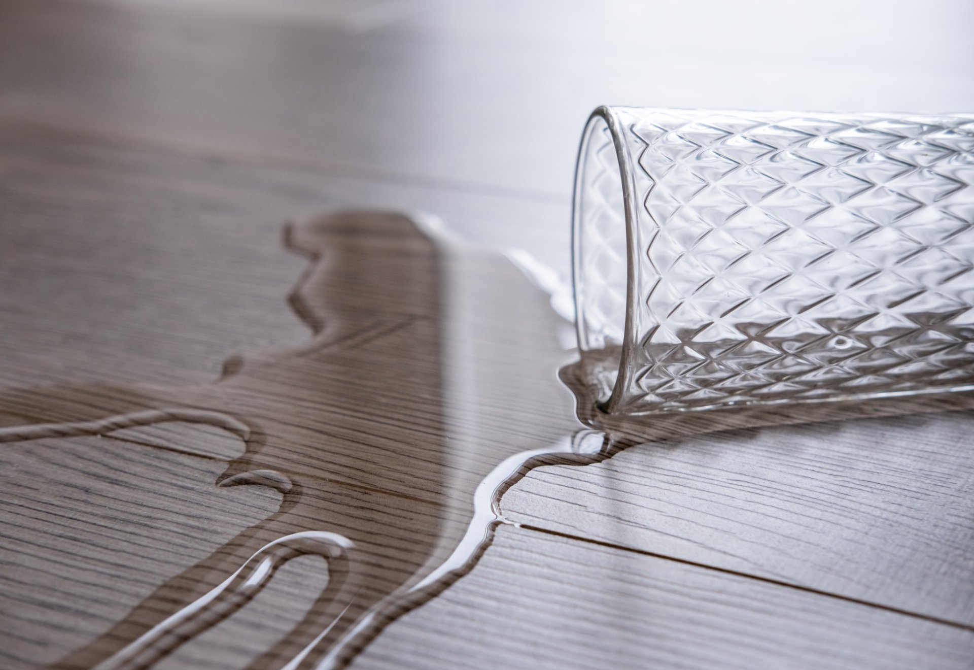 Vízálló laminált padló – amikor a szépség találkozik a praktikummal